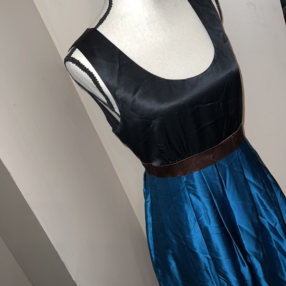 Alfani shimmery, beautiful pleated Dress 💯% Silk - Picture 4 of 14